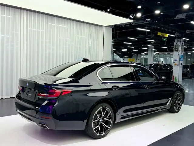 BMW BMW 5 Series 2022 530Li Exclusive M Sport Package — Фото автомобиля 9
