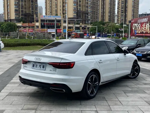 Audi A4L — Фото автомобиля 7