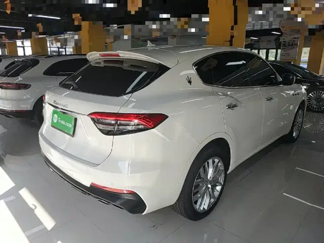 Maserati Levante — Фото автомобиля 6