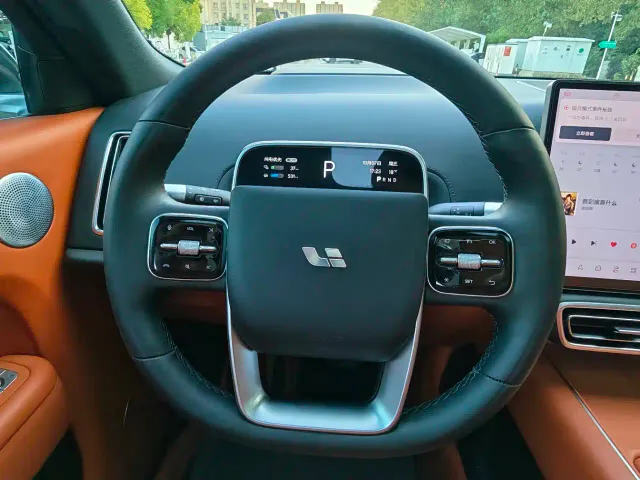 Li Auto L8 — Фото автомобиля 13