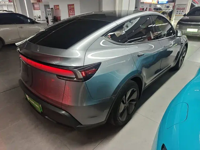Tesla Model Y — Фото автомобиля 6