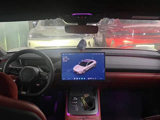 Xiaomi SU7 — Фото автомобиля 8