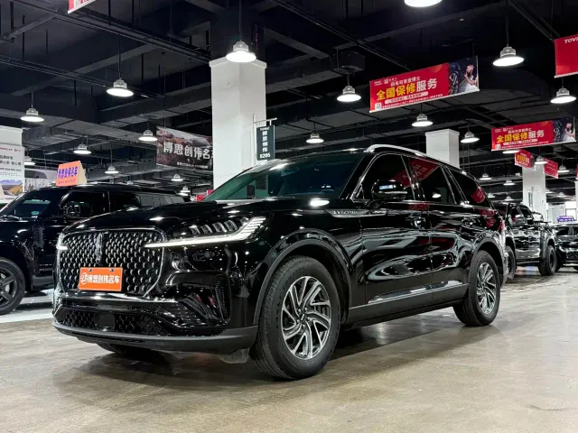Фотография автомобиля — Lincoln Aviator