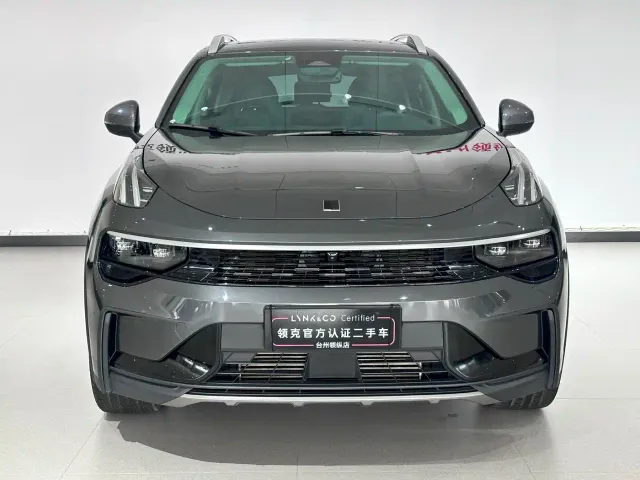 Lynk & Co 01 — Фото автомобиля 4