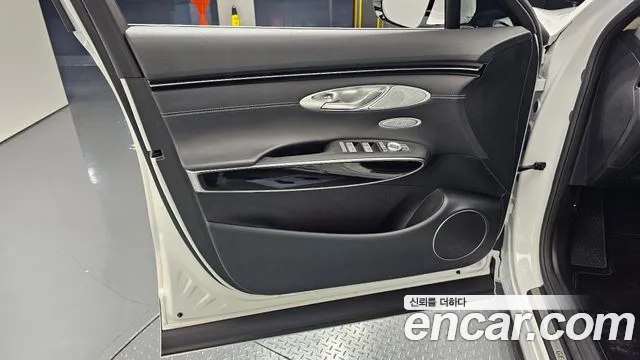 Genesis GV70 — Фото автомобиля 13