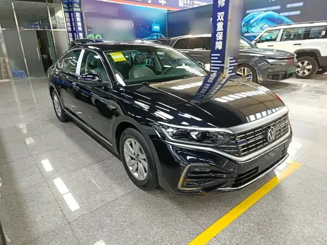 Volkswagen Passat — Фото автомобиля 3
