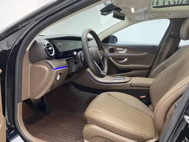 Mercedes-Benz E-Class — Фото автомобиля 17