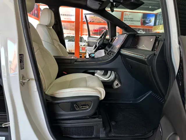 GAC Trumpchi M8 — Фото автомобиля 10