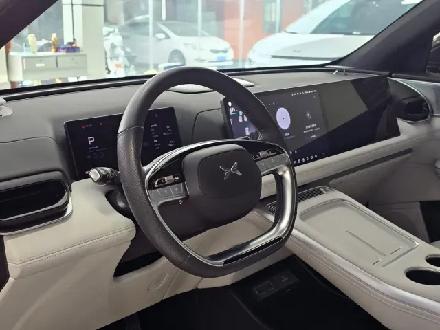 Xpeng G9 — Фото автомобиля 10