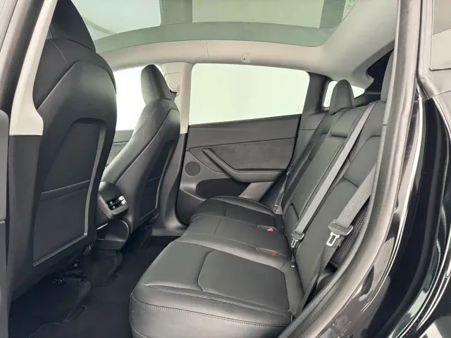 Tesla Model Y — Фото автомобиля 7