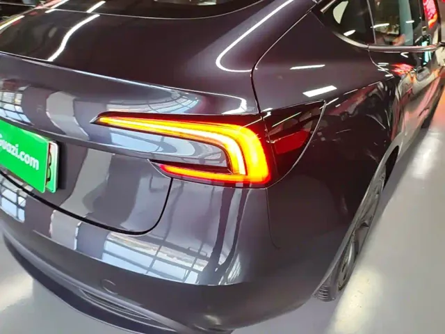 Tesla Model 3 — Фото автомобиля 7