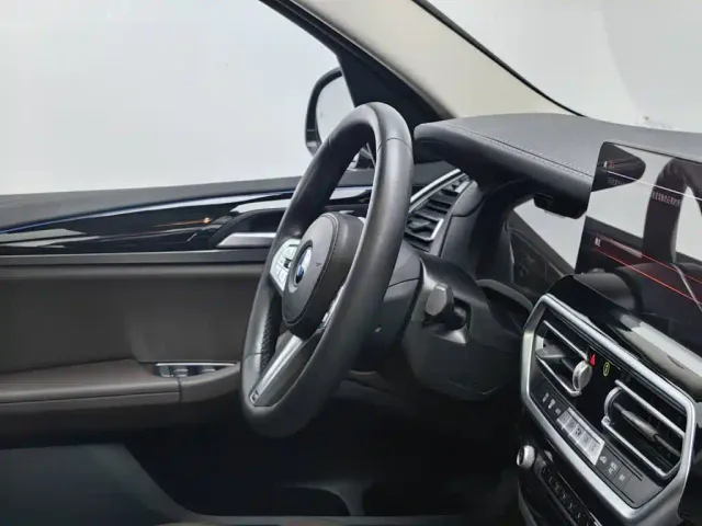 BMW iX3 — Фото автомобиля 22