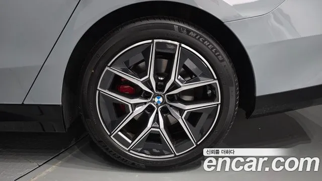 BMW 5 Series G60 — Фото автомобиля 6