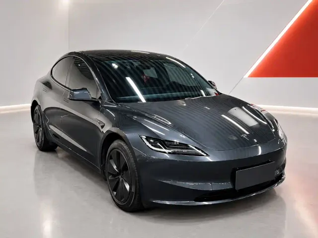 Tesla Model 3 — Фото автомобиля 3