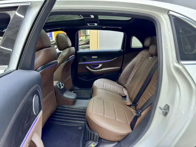 Mercedes-Benz E-Class — Фото автомобиля 8