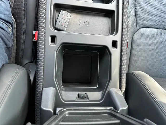 Land Rover Defender — Фото автомобиля 13