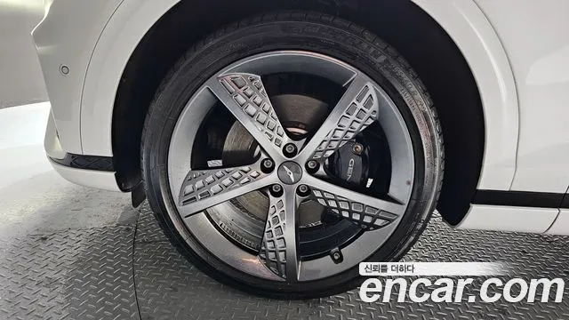 Genesis GV70 2.5T Бензин AWD — Фото автомобиля 5