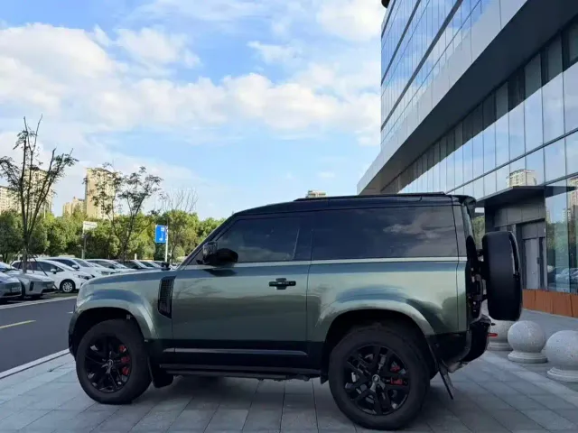Land Rover Defender — Фото автомобиля 5