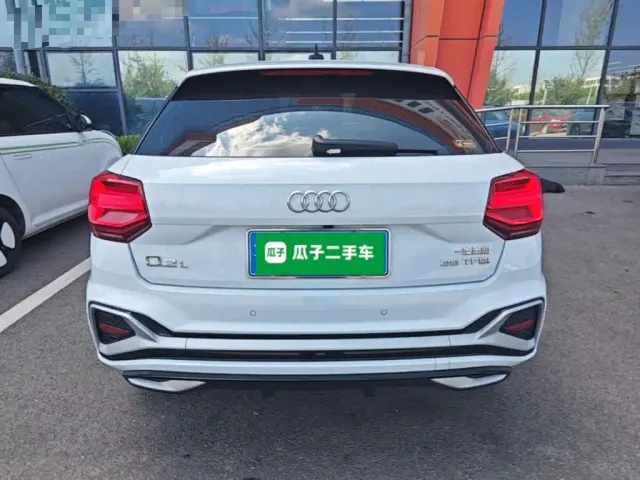 Audi Q2L — Фото автомобиля 5