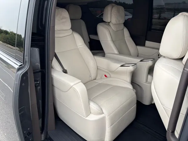 Li Auto MEGA — Фото автомобиля 15