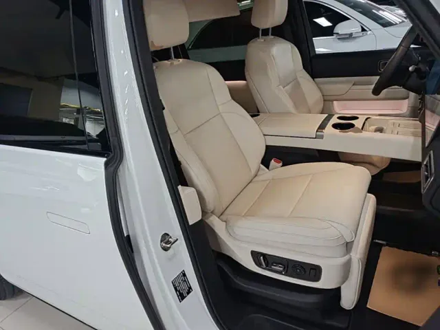 Li Auto MEGA — Фото автомобиля 24