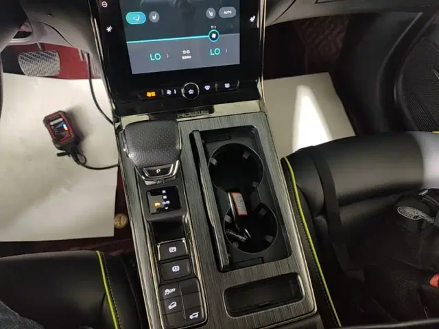 Roewe RX5 — Фото автомобиля 13