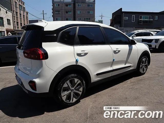 Kia Niro — Фото автомобиля 3