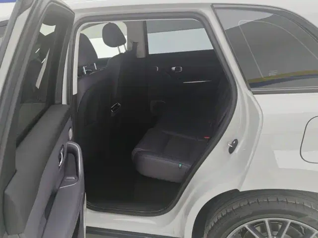 Leapmotor C10 — Фото автомобиля 11