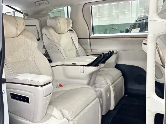 Lexus LM — Фото автомобиля 17