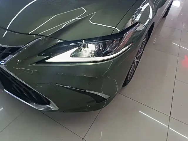 Lexus ES — Фото автомобиля 23