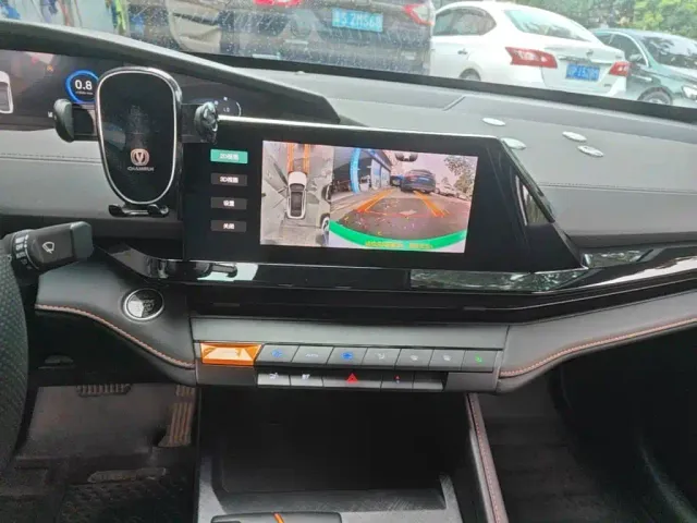 Changan Changan UNI-V 2023 1.5T Luxury Edition — Фото автомобиля 12