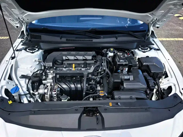 Hyundai Elantra — Фото автомобиля 16