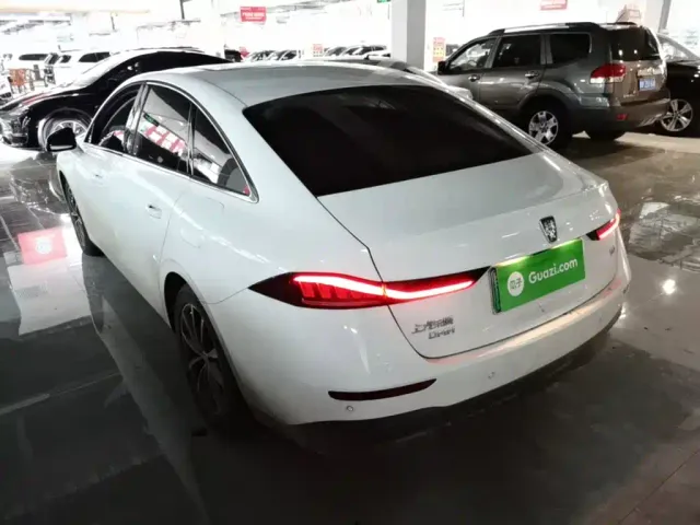 Roewe D7 — Фото автомобиля 4
