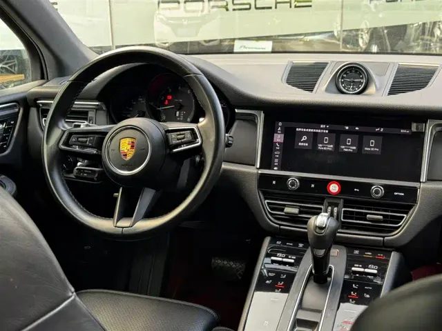 Porsche Macan — Фото автомобиля 10