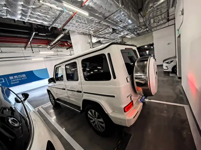 Mercedes-Benz G-Class — Фото автомобиля 2