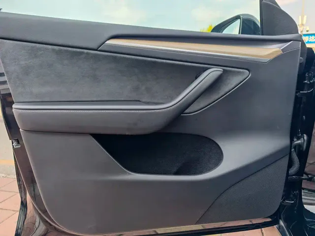 Tesla Model Y — Фото автомобиля 15