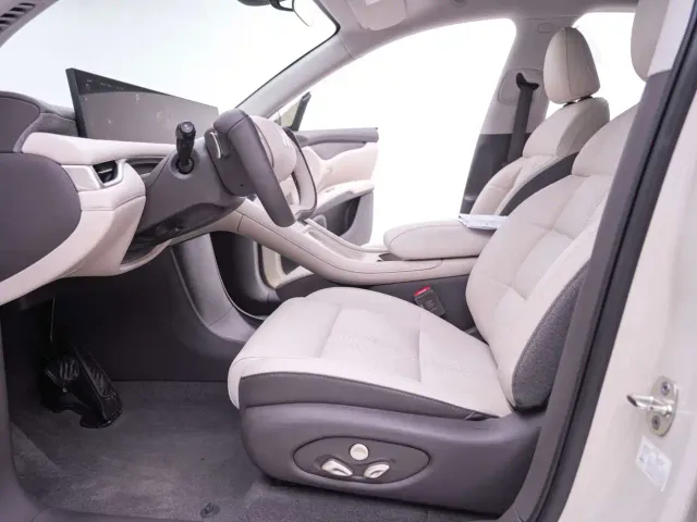 IM Motors LS6 — Фото автомобиля 21