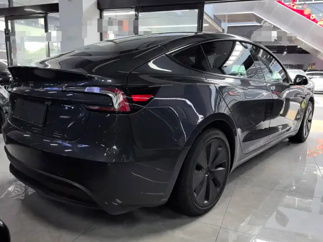Tesla Model 3 — Фото автомобиля 18