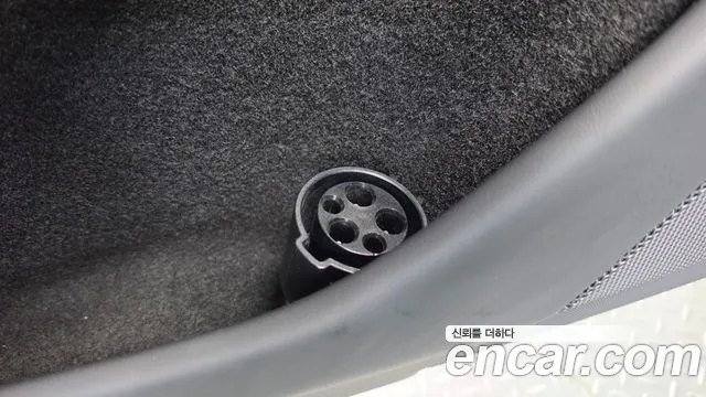 Tesla Model 3 — Фото автомобиля 26