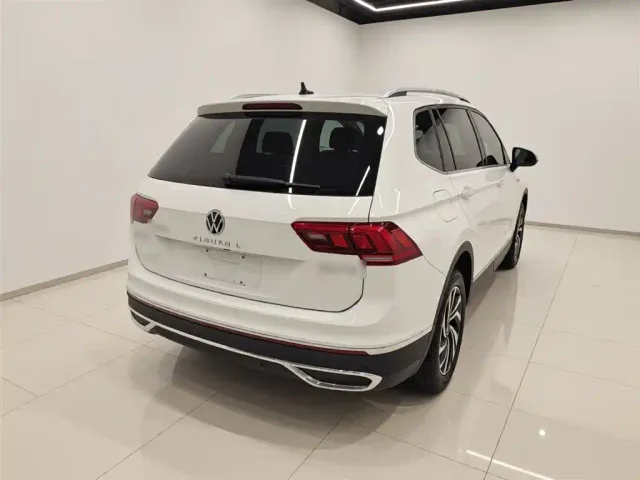 Volkswagen Tiguan L — Фото автомобиля 4