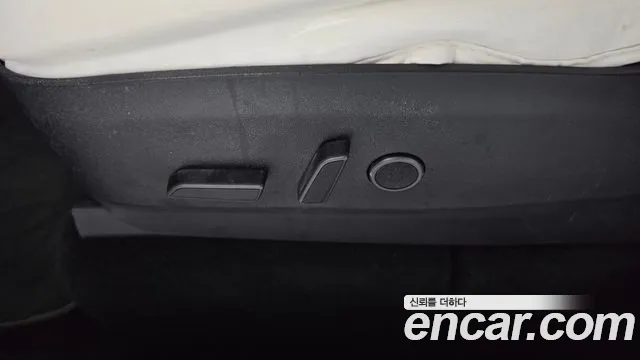 Tesla Model Y — Фото автомобиля 26