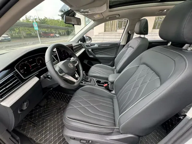 Volkswagen Tiguan L — Фото автомобиля 7