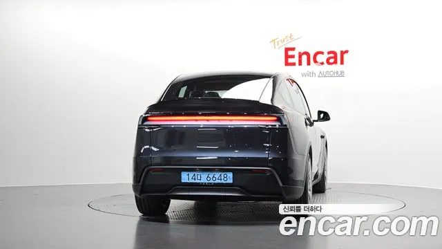 Tesla Model Y — Фото автомобиля 3