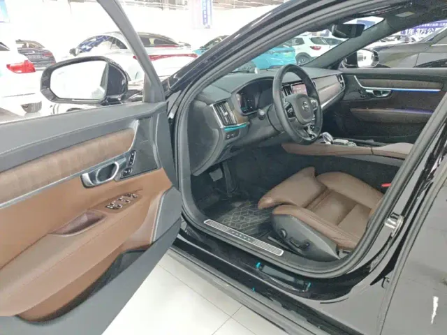 Volvo S90 — Фото автомобиля 15