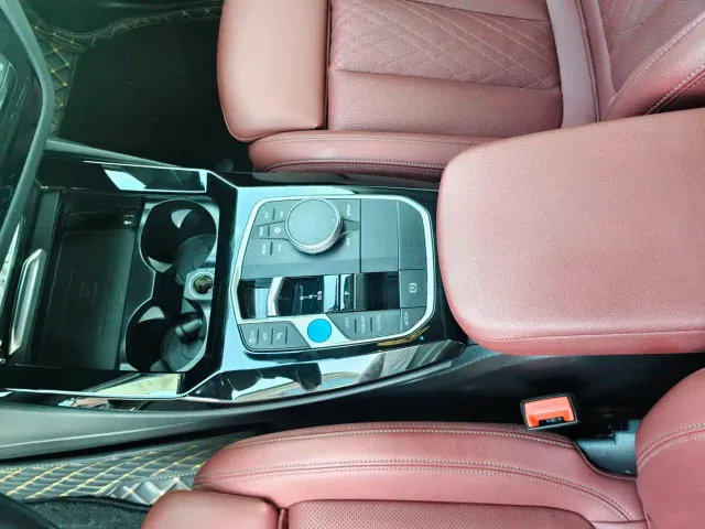 BMW iX3 — Фото автомобиля 11