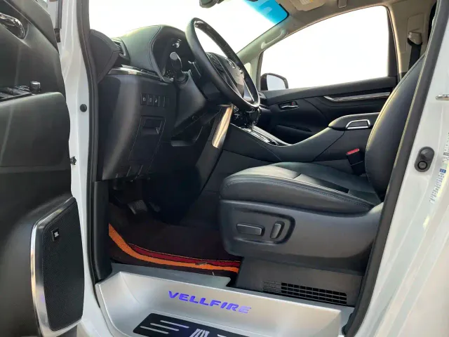 Toyota Vellfire — Фото автомобиля 4