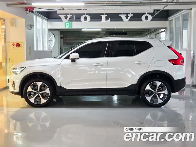 Вольво XC40 — Фото автомобиля 20