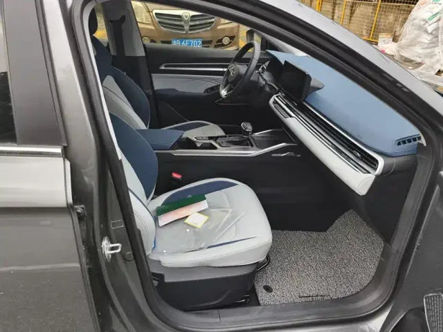 Geely Emgrand — Фото автомобиля 8