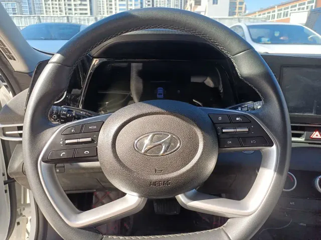 Hyundai Elantra — Фото автомобиля 25