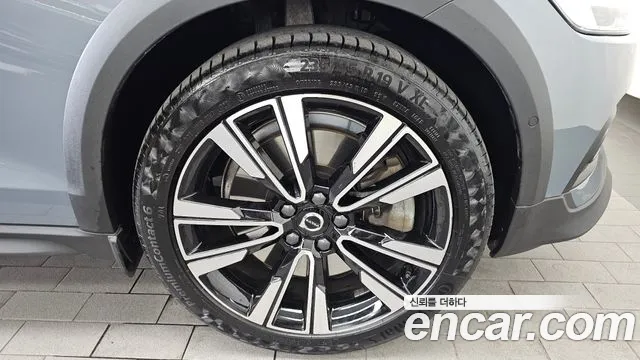 Вольво V60 V60 Cross Country 2 поколение B5 Pro AWD — Фото автомобиля 21